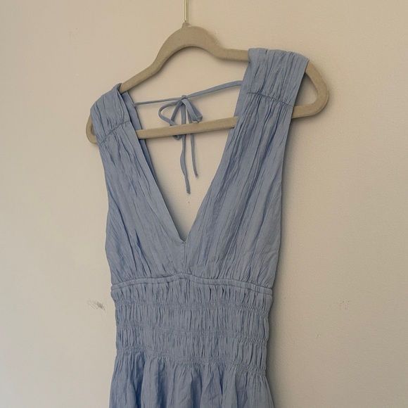 Abercrombie & Fitch Crinkle Textured Smocked Waist Maxi Dress in Blue Grecian - Picture 8 of 10